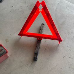 Signal Stat.  Triangle flare kit.  FREE