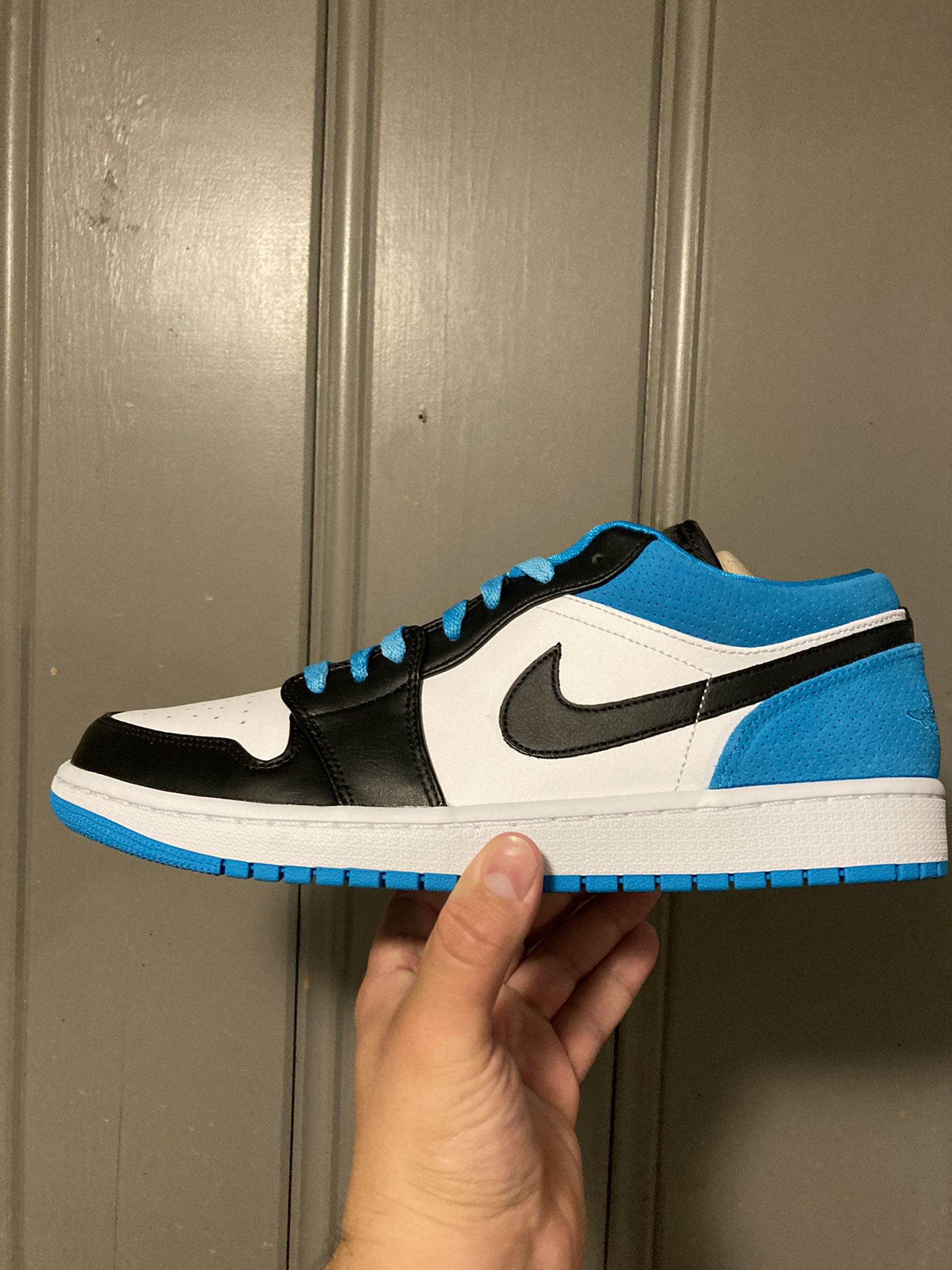Jordan 1 low “Laser blue” size (11). In men’s worn 1x like new. With receipt $85. Firm. First come first served.