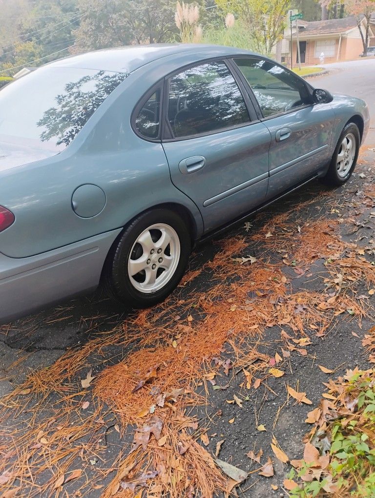 Ford Taurus 