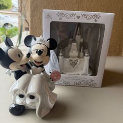 Disney Parks Porcelain Minnie & Mickey Mouse Bride Groom Wedding Cake Topper Plus The Castle 