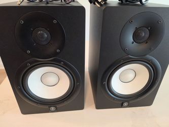 Yamaha HS7 6.5" Powered Studio Monitor used for 3 months only in great condition