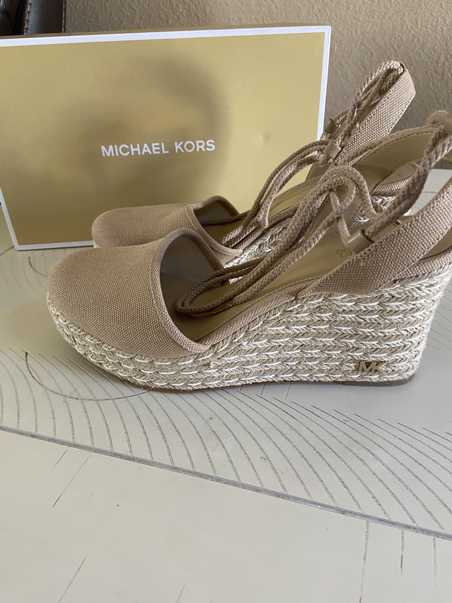 Mk Zapatillas Size 9