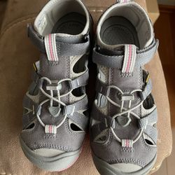 Descamo ll KEEN Sandal ( Washable ) Size 4