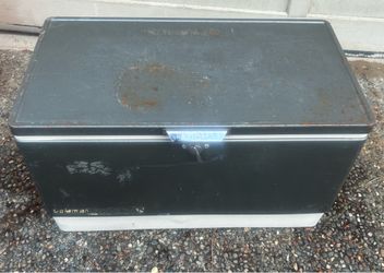 Coleman Steel Belted 80 Quart Metal Cooler