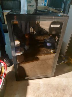 Vissani wine fridge with Glass Door fits 50 bottles of wine