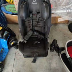 Dione Car Seats. $10 