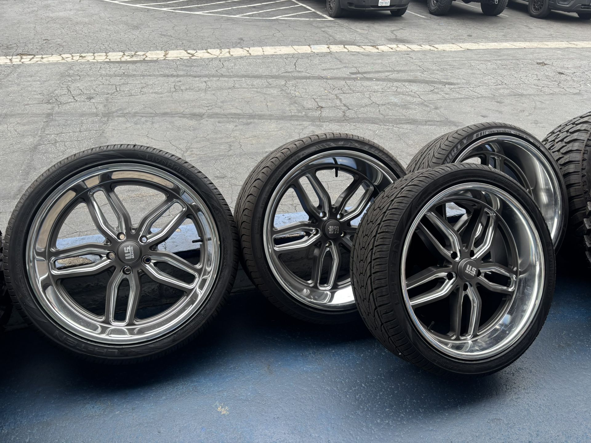 22x9.   22x10.5.    5x5.    295/30/22.   265/35/22