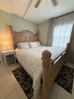 Wood Four-Poster Bed Frame Queen