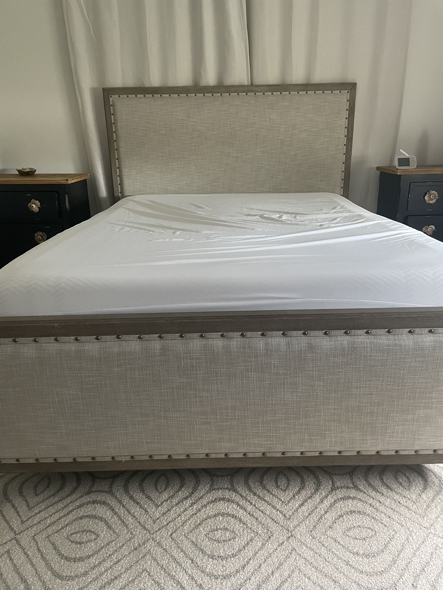 Toulouse Bed, Gray Wash, Queen for Sale in Miami, FL OfferUp