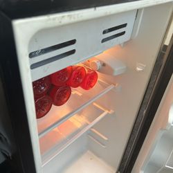 Mini Refrigrator (must Pick Up) UO