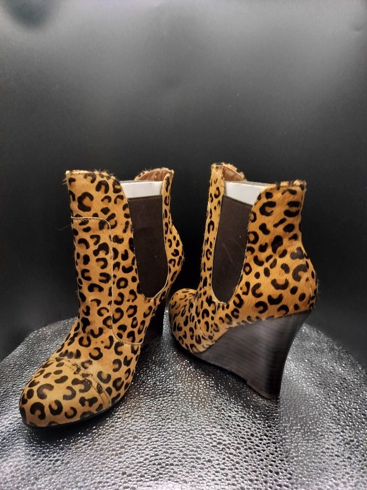 Very Volatile Wedge Heeled Booties Size 5.5