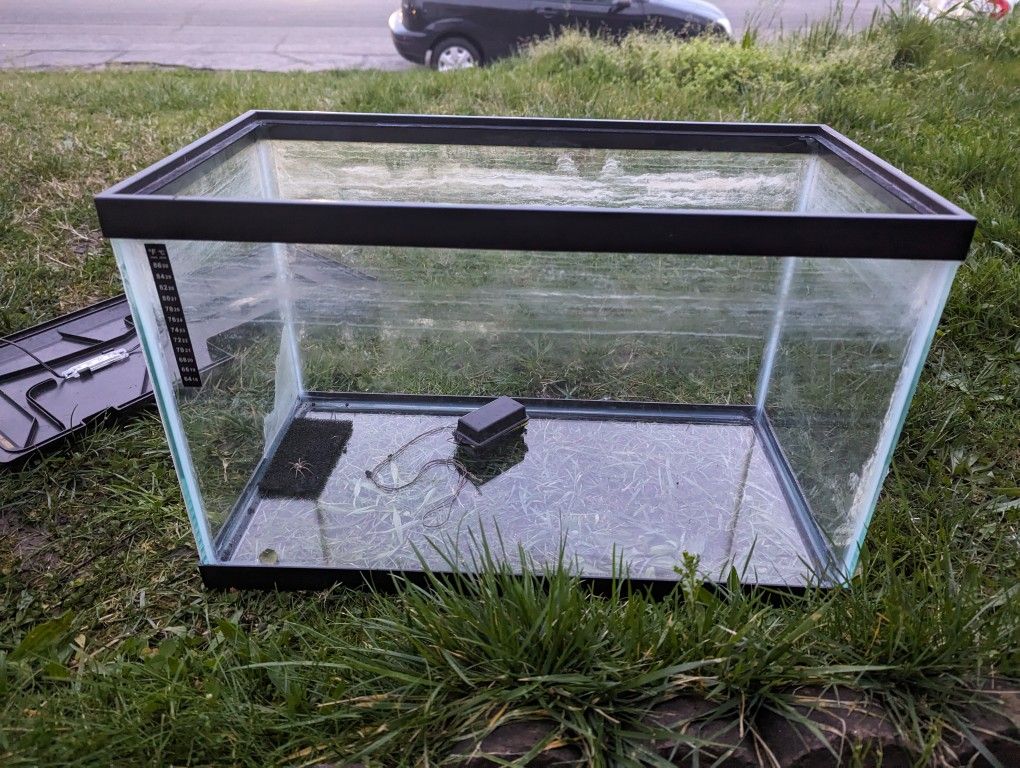 10 Gallon Fish Tank With Lit Cover And Filter