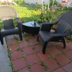 Adams manufacturing lounge chair, resin Woven, earth brown Color.