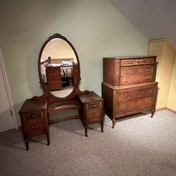 Antique Bedroom Furniture 