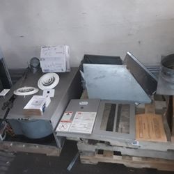 Goodman Central A /C  Heating  Natural Gas 2-Ton With New Thermostat Controller and Vents 