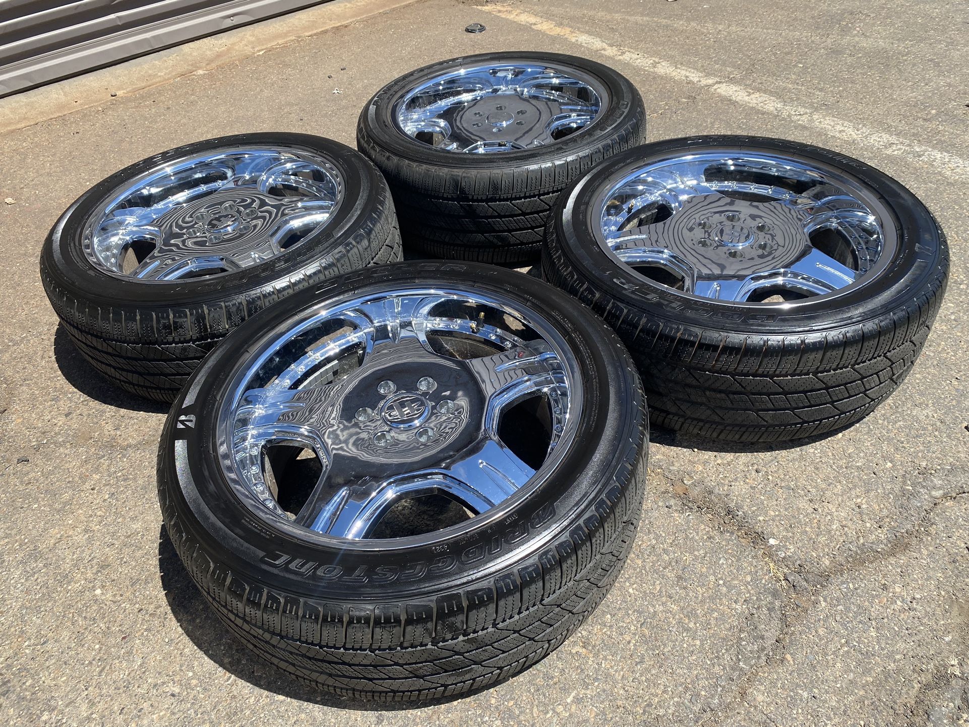 (4) 22” Chrome Chevy / Gm 6 lug rims & Bridgestone tires 90% tread ~ Silverado ~ Escalade ~ tahoe ~ Sierra ~ Yukon ~ Denali ~ avalanche   
