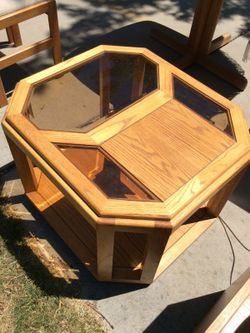 Large Wood End/ Lamp Table w/Glass Top! Good Condition