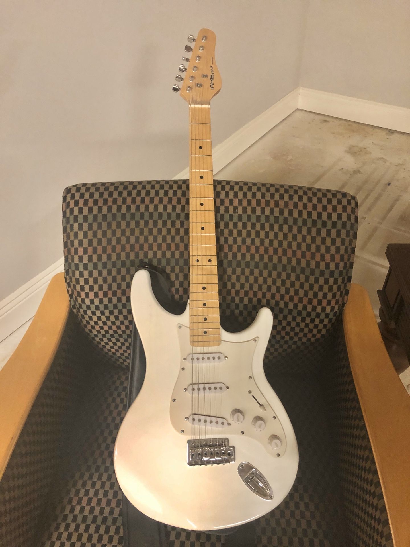 iaxe 393 behringer electric guitar