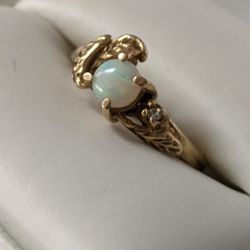 SOLID 10K YELLOW GOLD OPAL RING With Diamond 