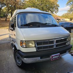 Dodge Van 250b Solo 66 Mil Millas Muy Cuidadita Se Maneja Excelente. Titulo Limpio.