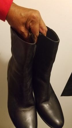 Sz10 used but mint condition Vince womans boots reg 400