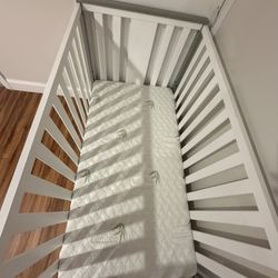 Crib with New Mattress 