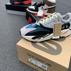Jordan 1 Mochas Jordan 4 Thunder Yeezy 700