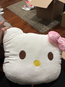 BUNCH OF HELLO KITTY STUFF