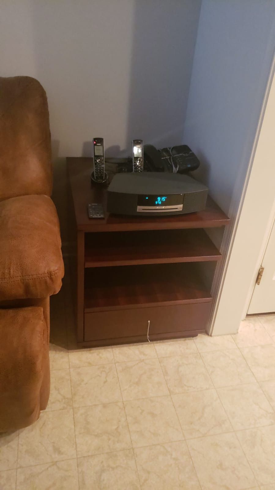 3 tables shelves