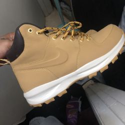 Tan Nike Winter Boots 