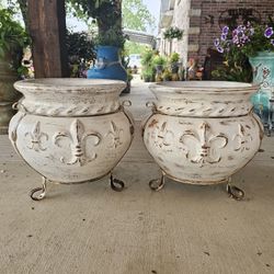 Round White Flor De Lis Clay Pots (Planters) Plants, Pottery, Talavera. $80 cada una.