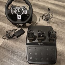 Logitech G920 Driving Force Racing Wheel and Pedals
