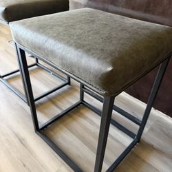 3 barstools