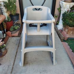 Rubbermaid Baby Stong High Chair.