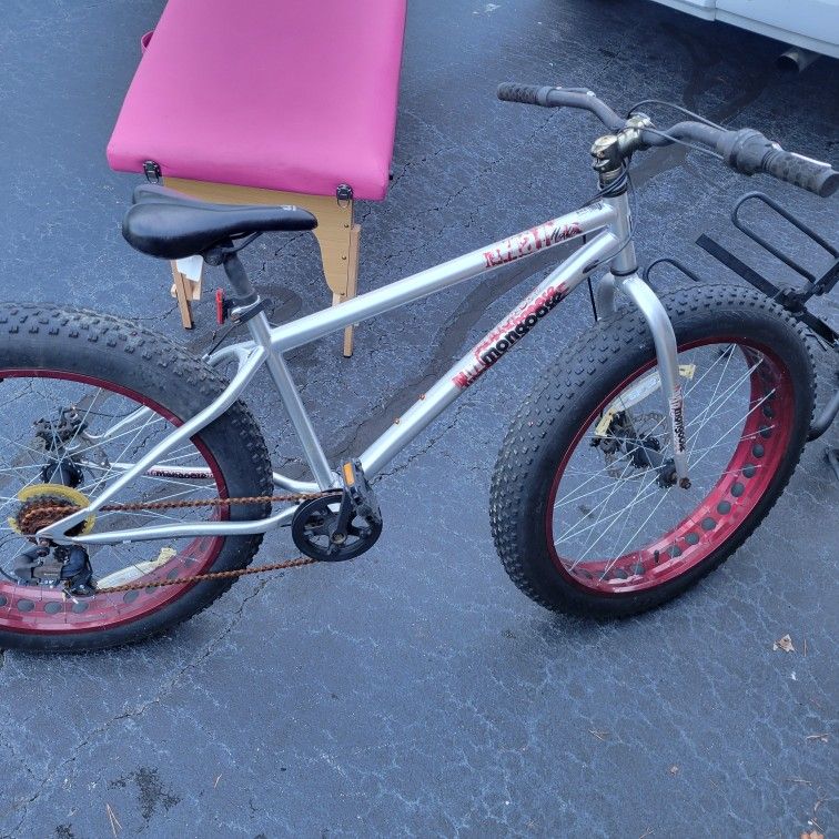 Mongoose FAT TIRE BIKE 26" TIRES