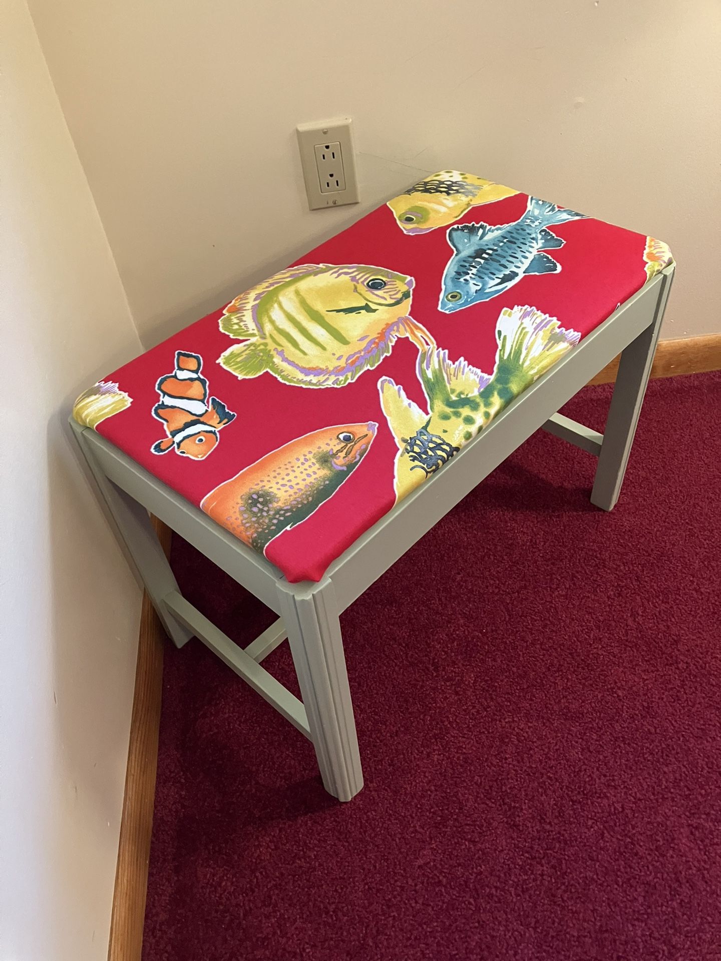 Decorative Wooden Bench 🐟