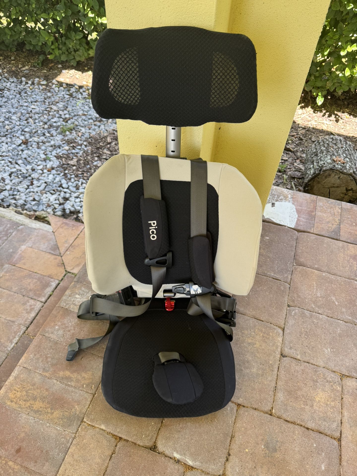 WayB Pico ultra compact Car seat