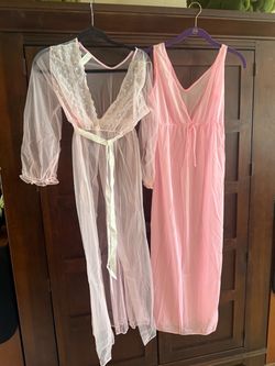 Vintage 1960s non-flower nightie with sheer robe