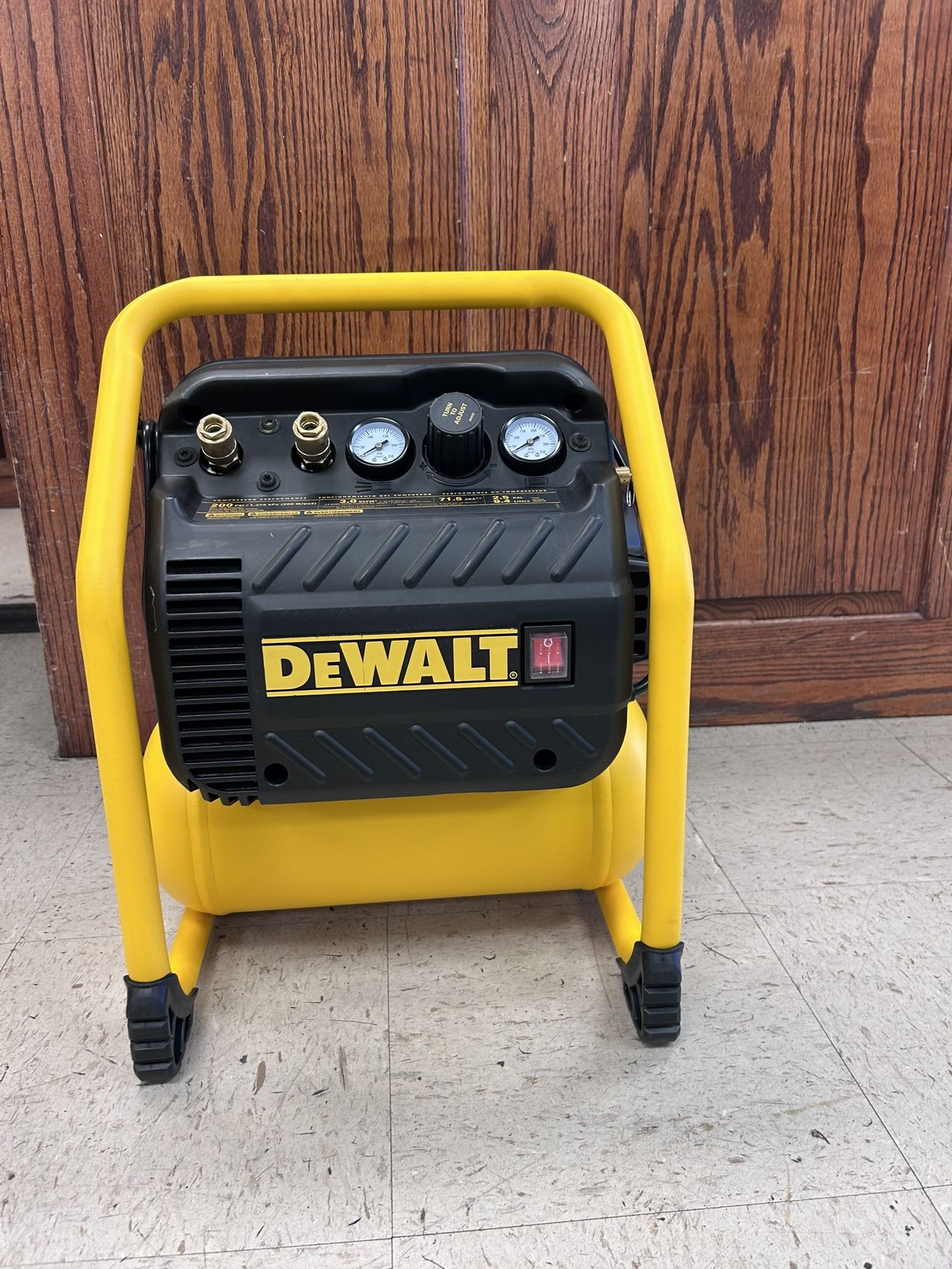 Dewalt 2.5 Gallon 200psi Air Compressor 