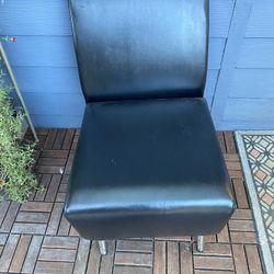 Lether Black Waiting Chair 