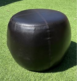 Round drum ottoman
