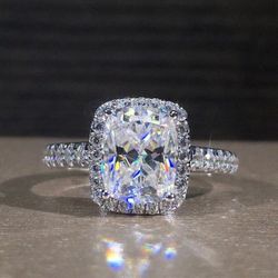 New 18k White Gold Engagement Ring 