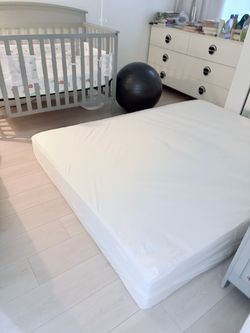 Queen mattress like new