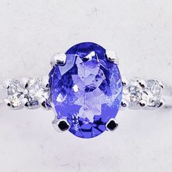 Beautiful 10K White Gold, Tanzanite & Diamond Ring