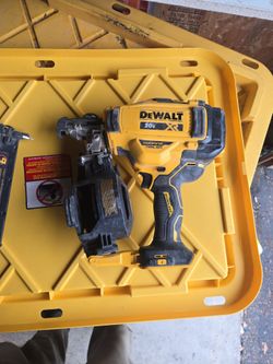 DeWalt 20V XR Brushless Roofing Nailer
