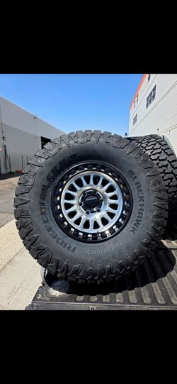 17" KMC w- 37" RT tires