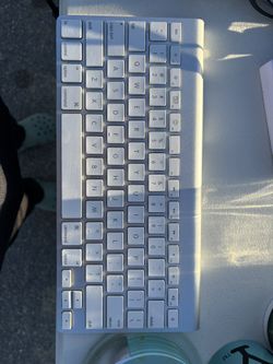 Apple Key Board (Bluetooth Connection)