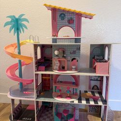LOL Dollhouse