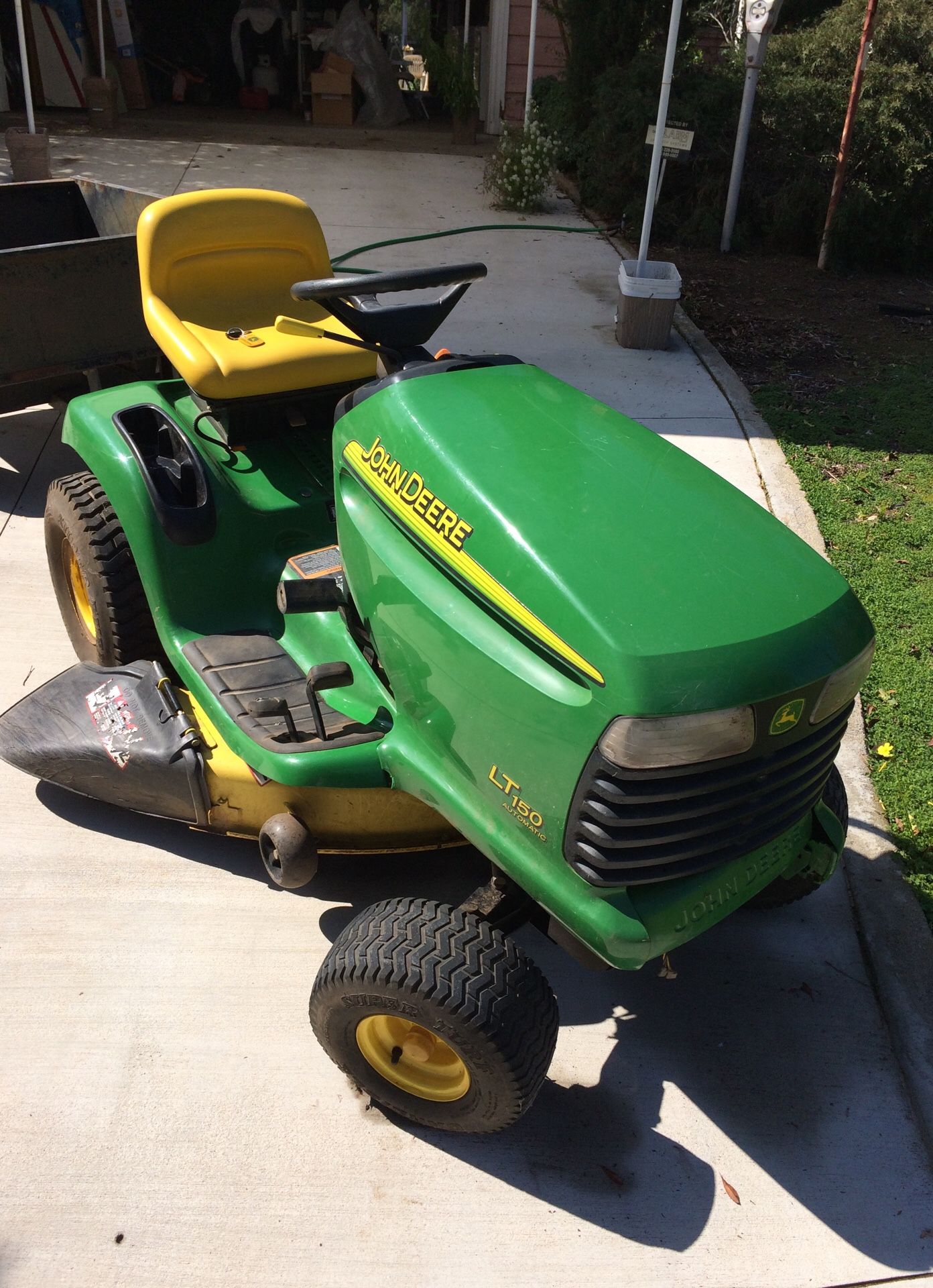 John Deere Lt150 riding mower w/cart