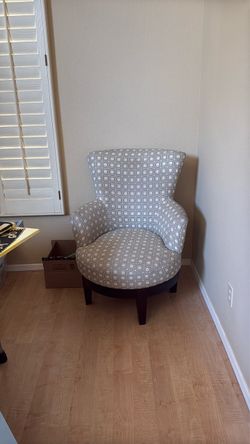 2 swivel chairs / white & grey